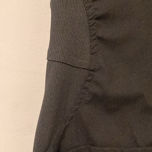 Beverly Hills Bhu Black Scrub Scrub Top. Excellent preloved condition.So… - Picture 4 of 8